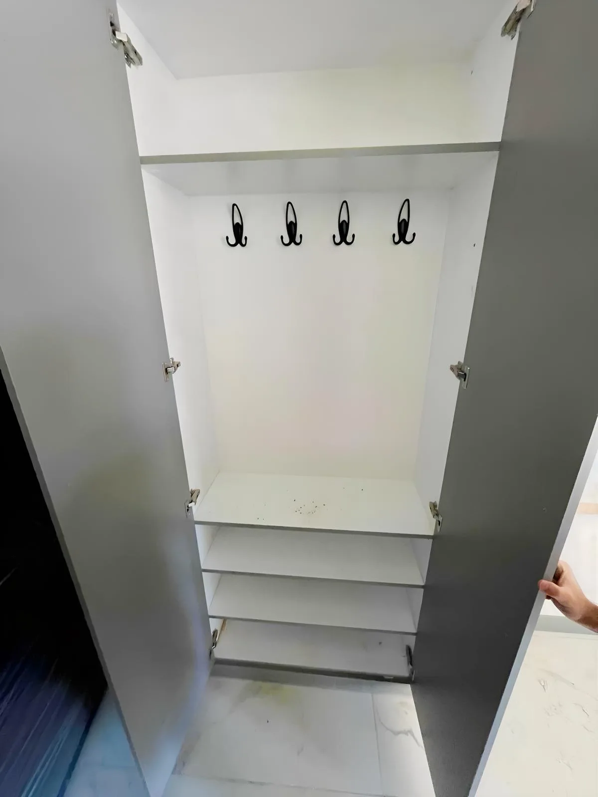 KUŞADASI MERKEZDE D.GAZLI YENİ SİTEDE SATILIK 2+1 DAİRE