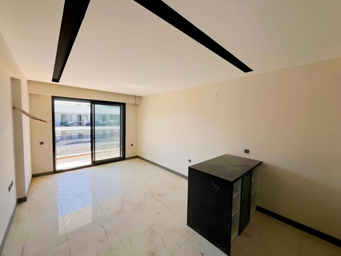 KUŞADASI MERKEZDE D.GAZLI YENİ SİTEDE SATILIK 2+1 DAİRE