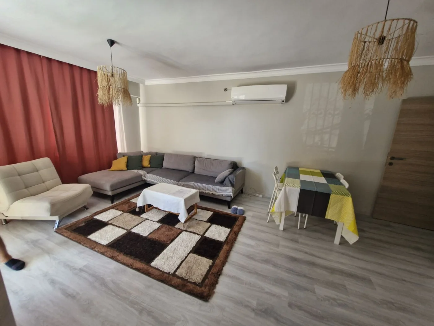 Kuşadası Havuzlu Site İçerisinde Deniz Manzaralı Satılık Daire