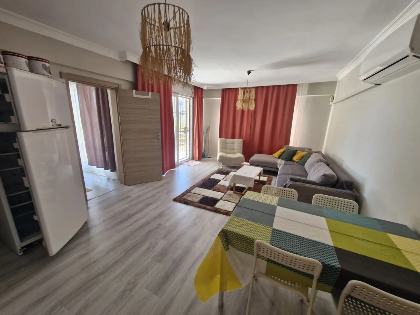 Kuşadası Havuzlu Site İçerisinde Deniz Manzaralı Satılık Daire