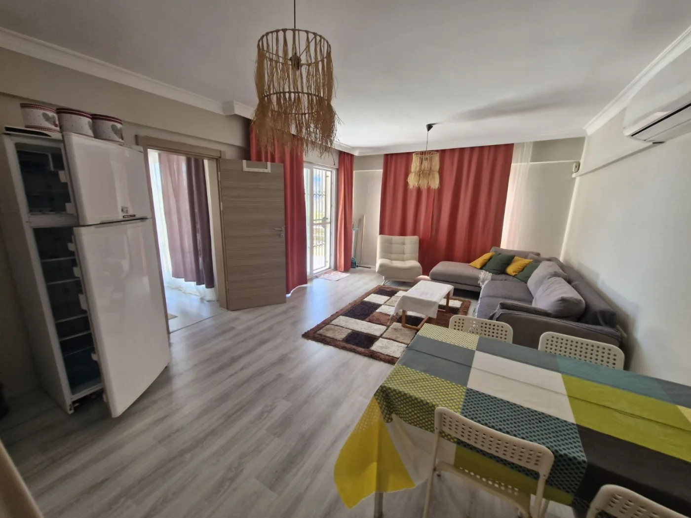 Kuşadası Havuzlu Site İçerisinde Deniz Manzaralı Satılık Daire
