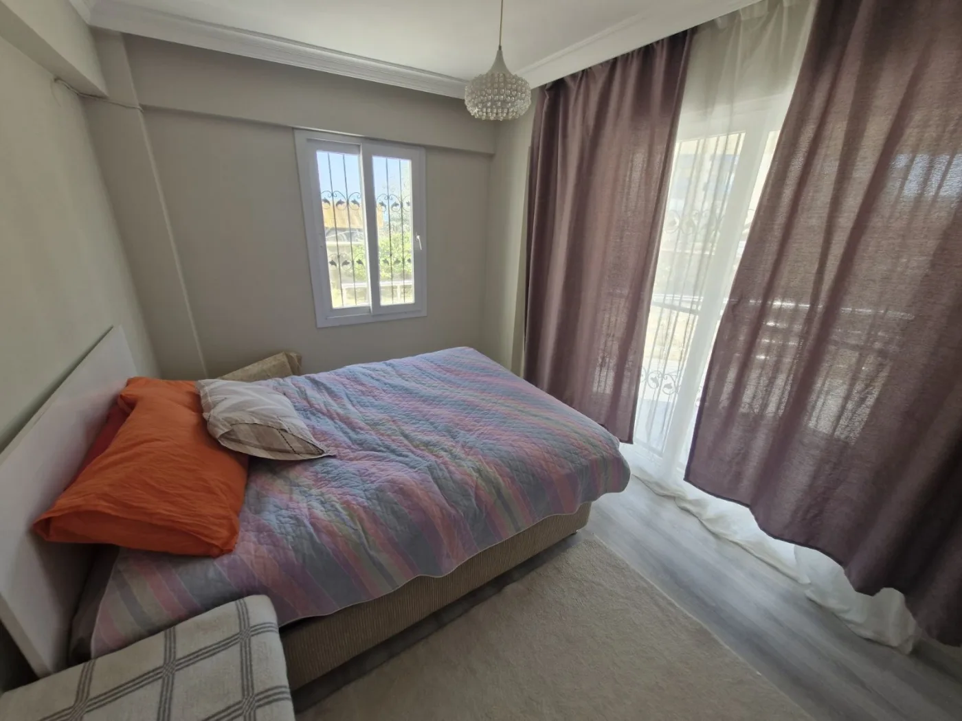 Kuşadası Havuzlu Site İçerisinde Deniz Manzaralı Satılık Daire