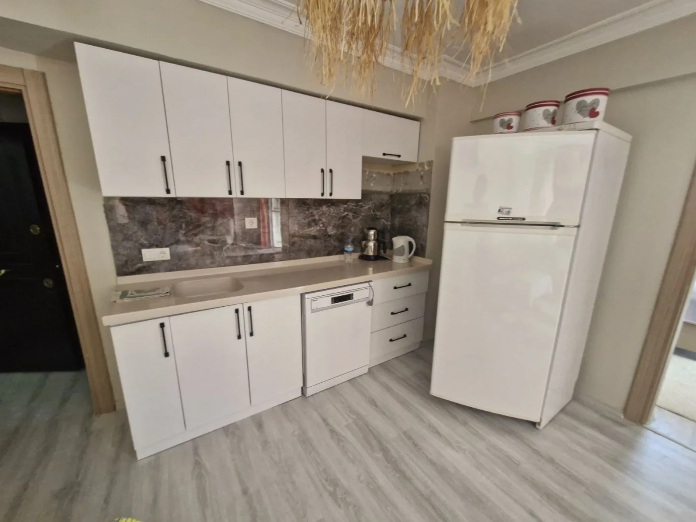 Kuşadası Havuzlu Site İçerisinde Deniz Manzaralı Satılık Daire