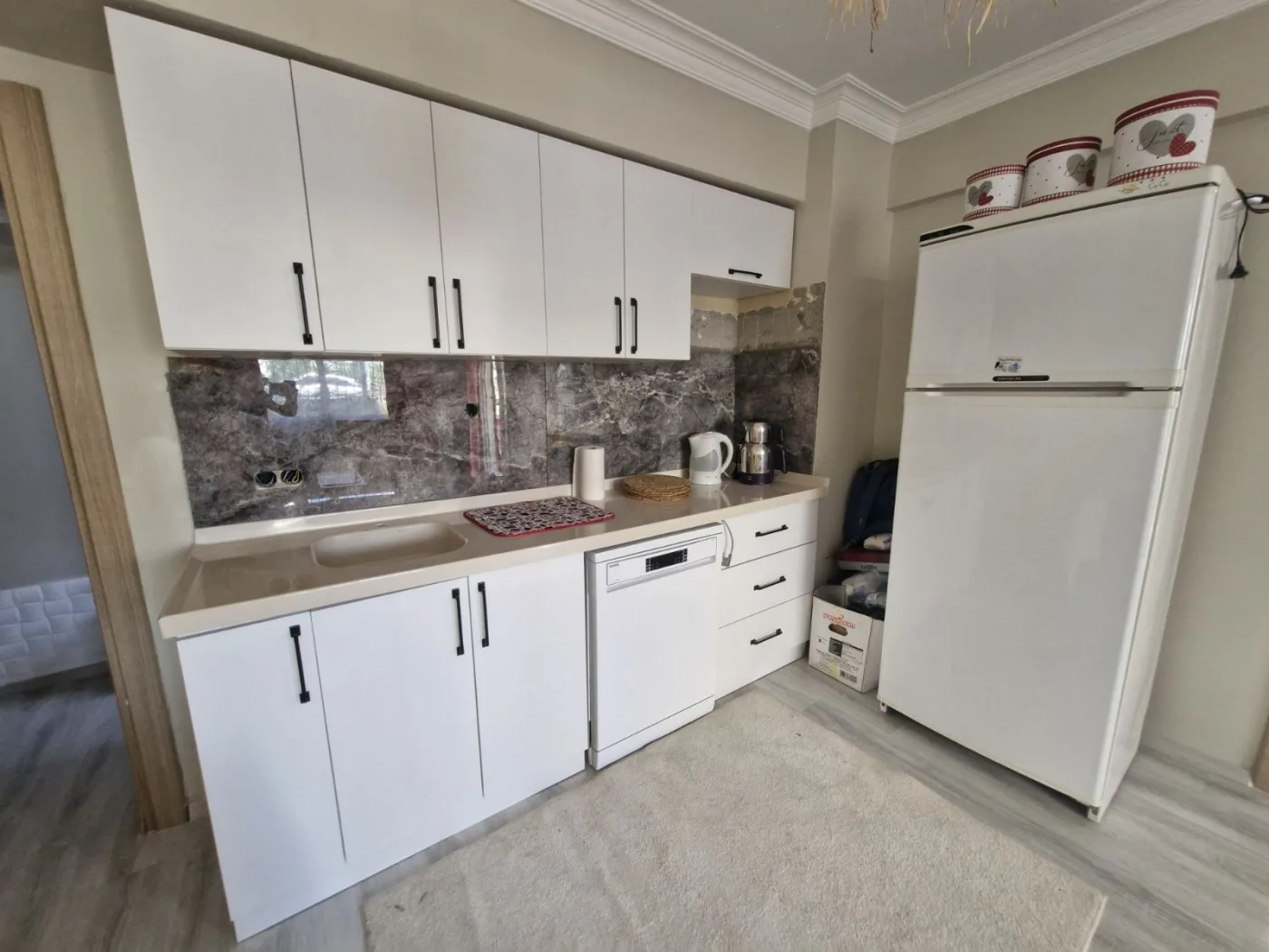 Kuşadası Havuzlu Site İçerisinde Deniz Manzaralı Satılık Daire