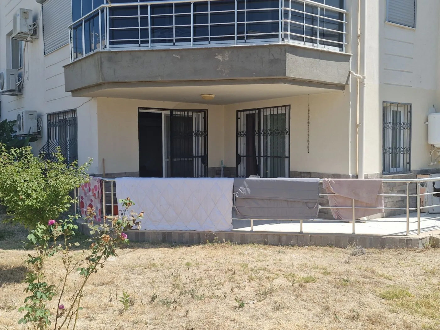 Kuşadası Havuzlu Site İçerisinde Deniz Manzaralı Satılık Daire