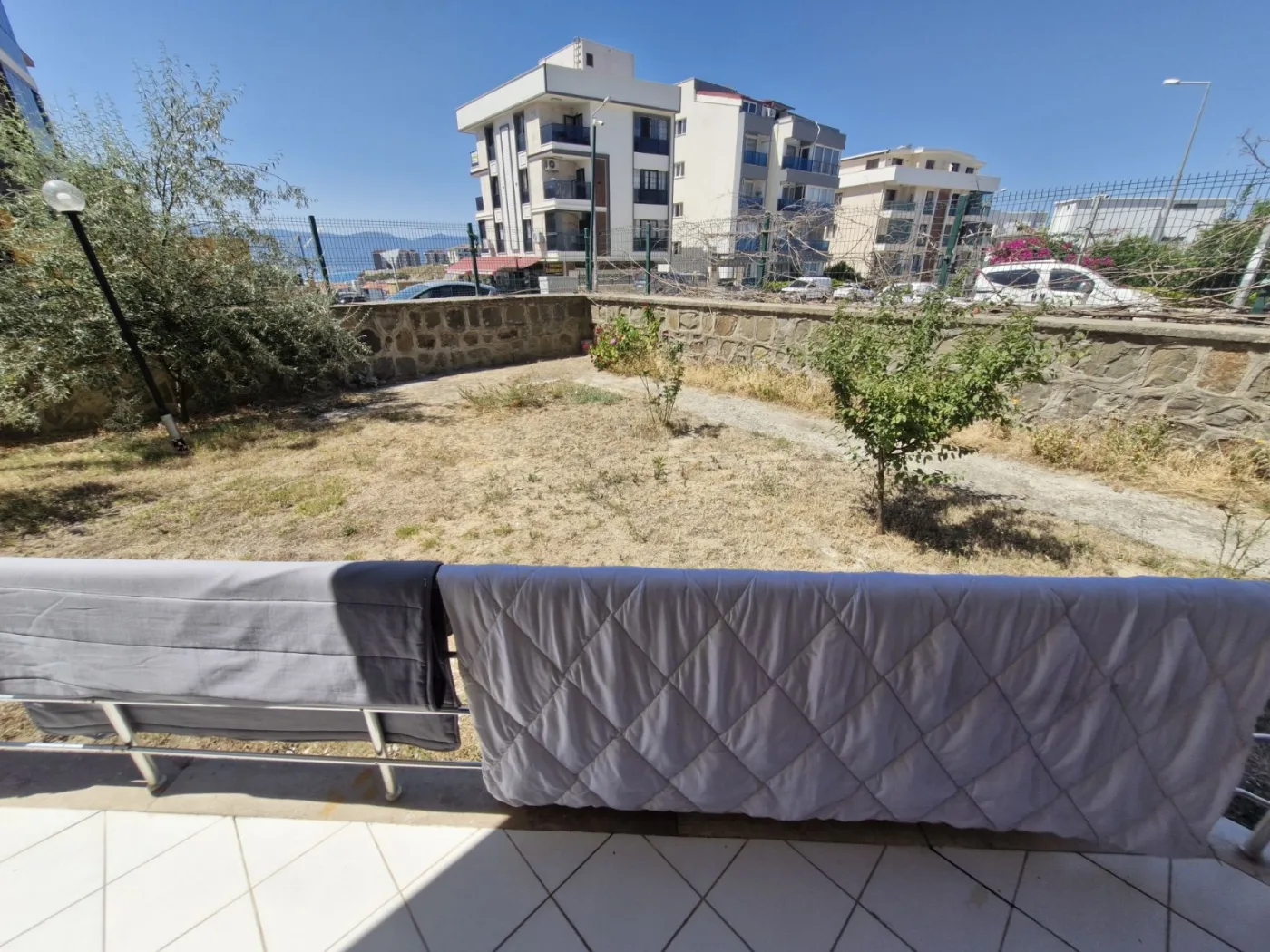 Kuşadası Havuzlu Site İçerisinde Deniz Manzaralı Satılık Daire
