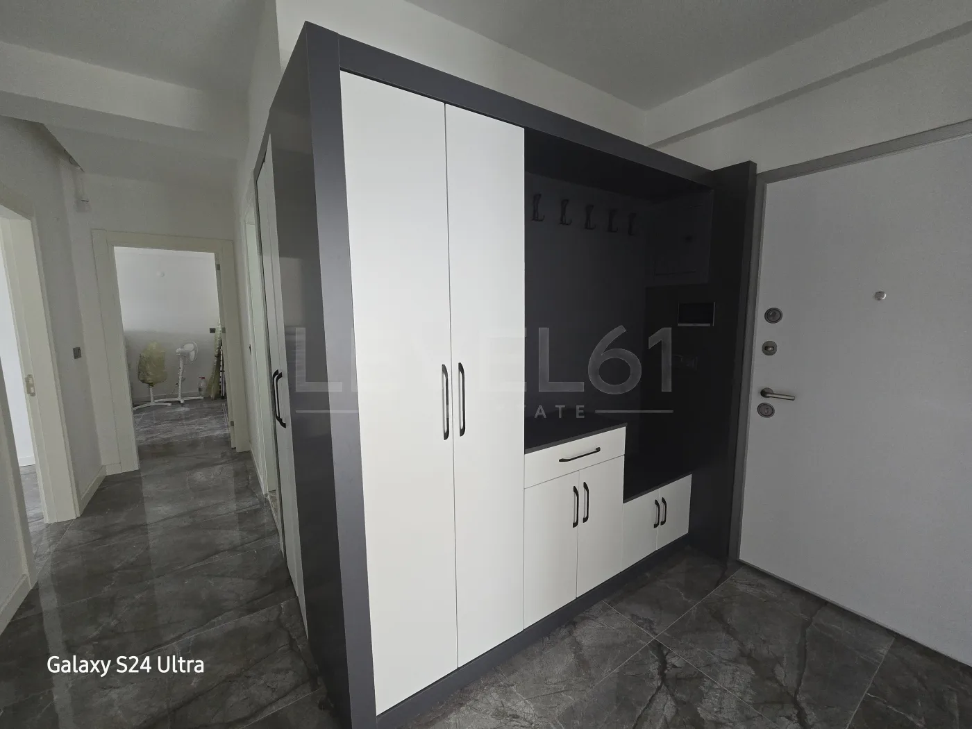 KUŞADASINDA DOGALĞAZLI HAVUZLU SİTE İÇİ KAPALI MUTFAK 3+1 Satılık