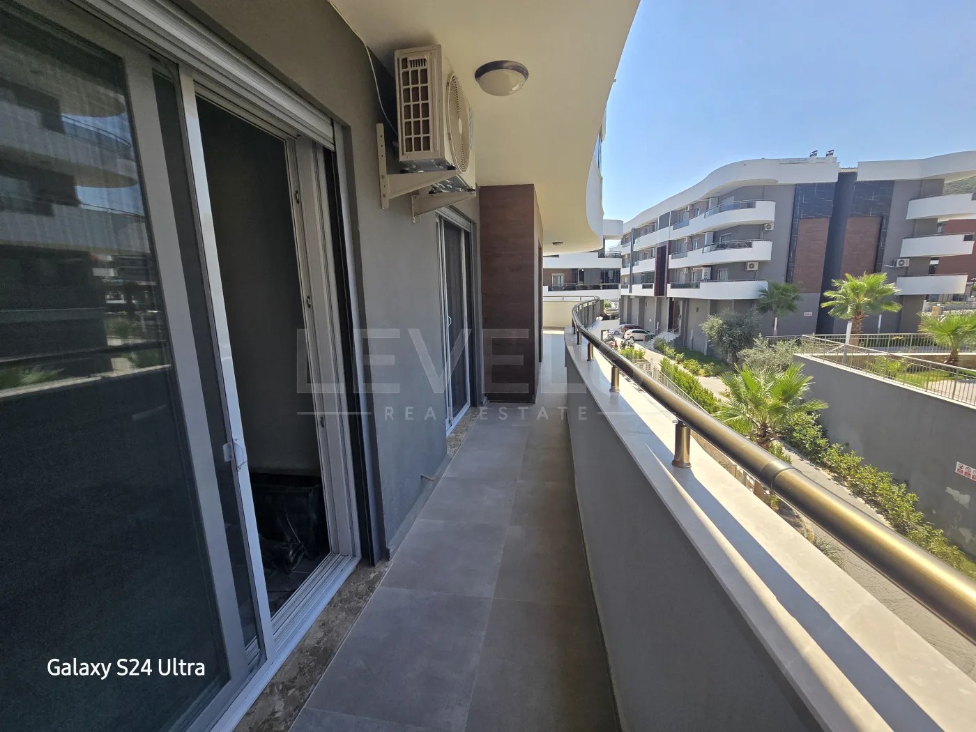 KUŞADASINDA DOGALĞAZLI HAVUZLU SİTE İÇİ KAPALI MUTFAK 3+1 Satılık