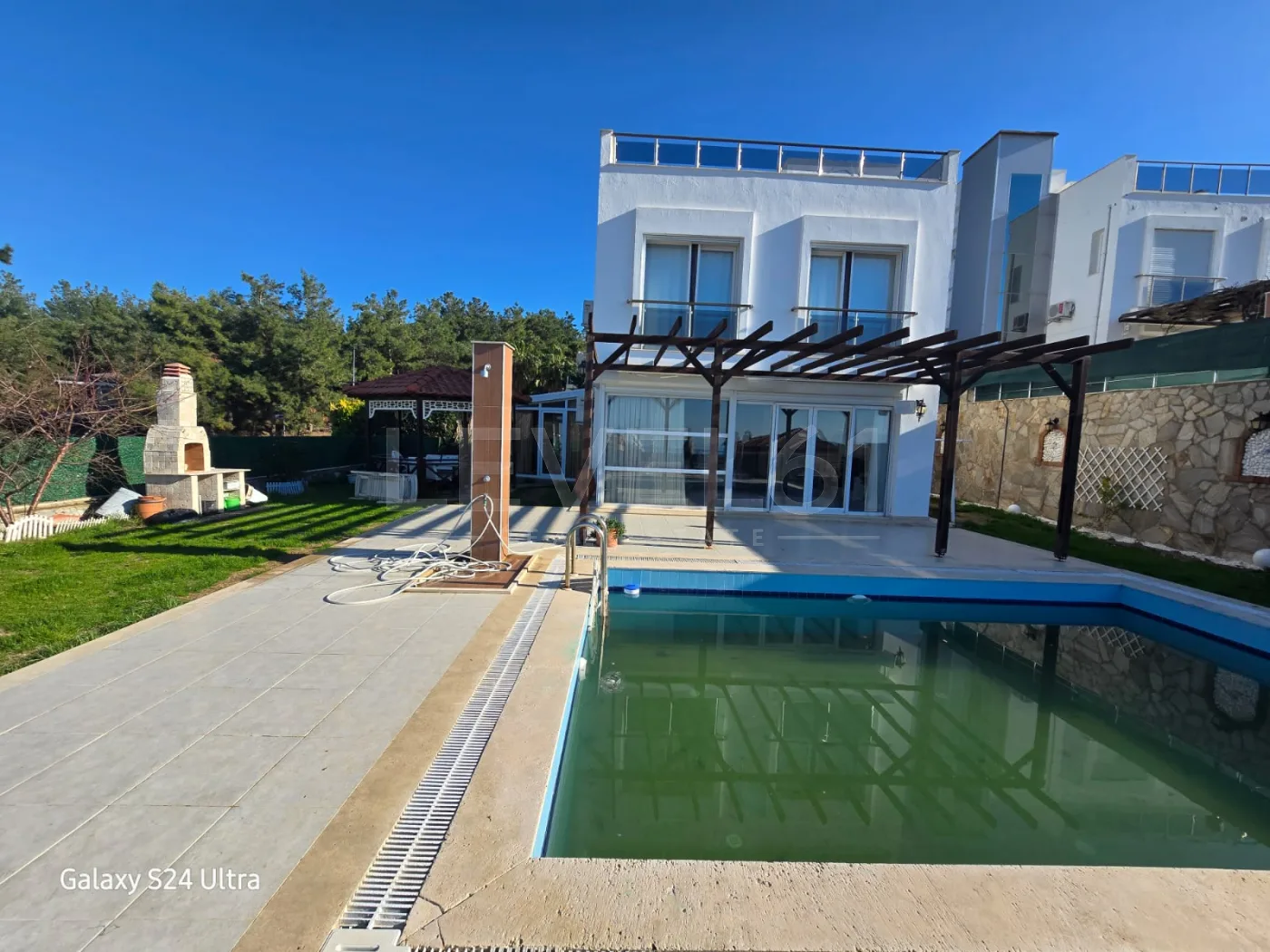 KUŞADASINDA Deniz Manzaralı Müstakil Havuzlu Villa