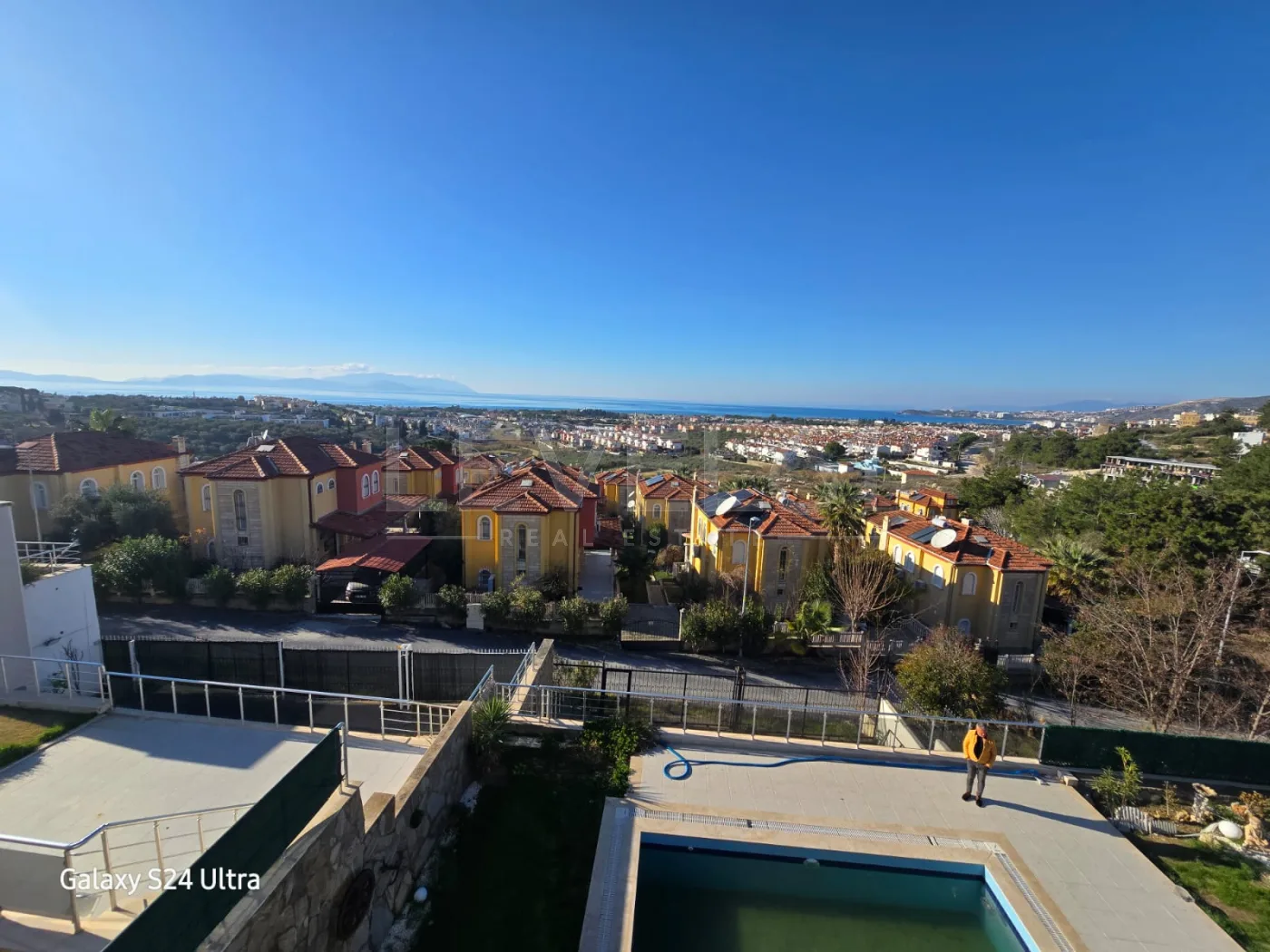 KUŞADASINDA Deniz Manzaralı Müstakil Havuzlu Villa