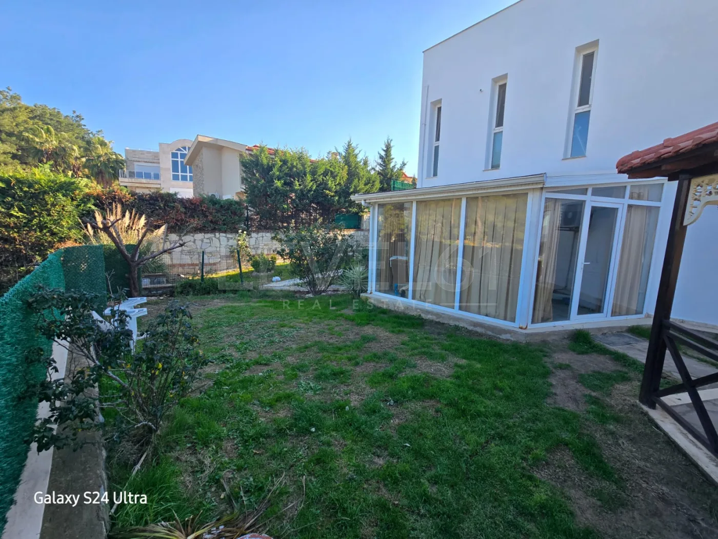 KUŞADASINDA Deniz Manzaralı Müstakil Havuzlu Villa