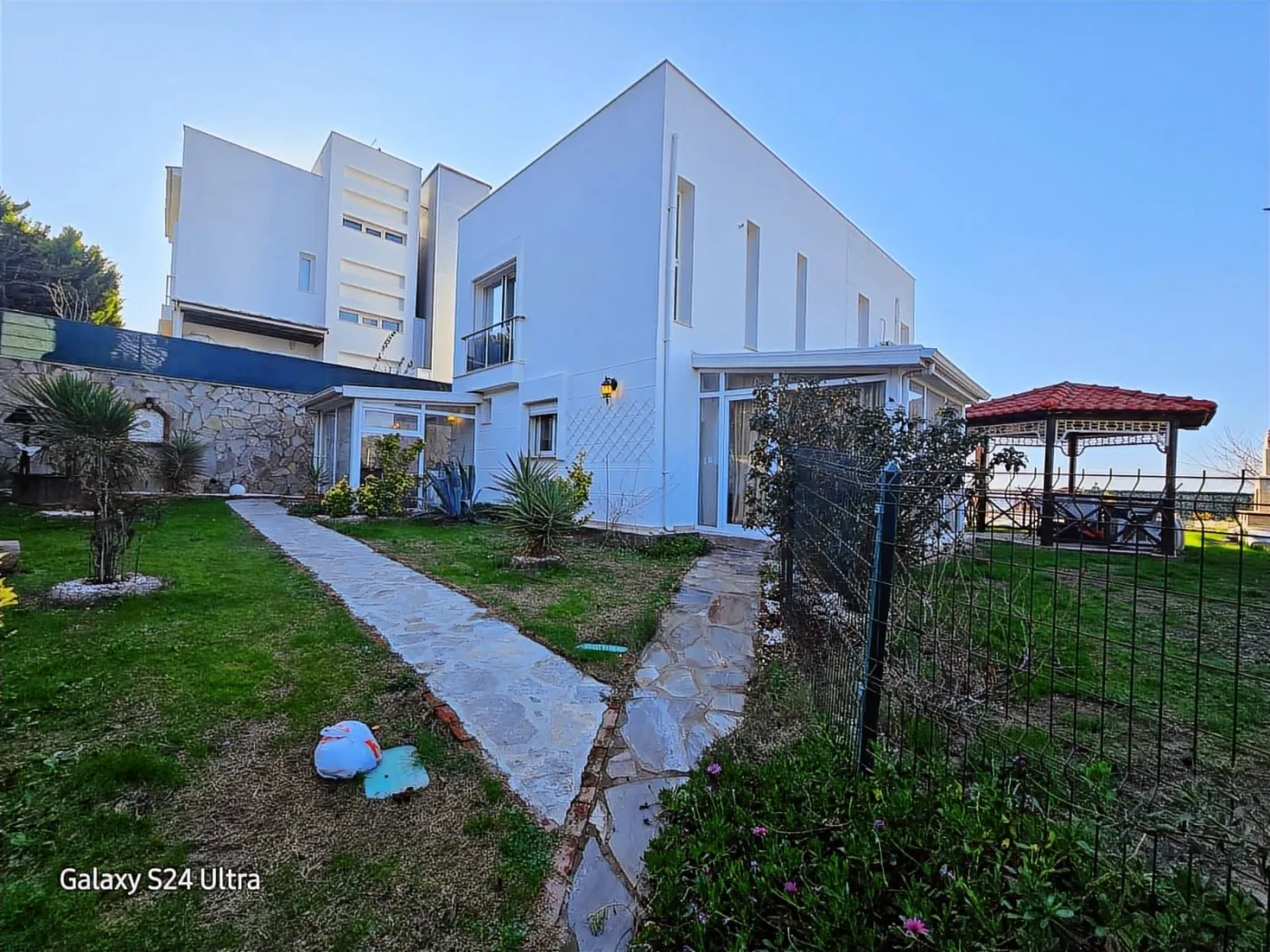 KUŞADASINDA Deniz Manzaralı Müstakil Havuzlu Villa