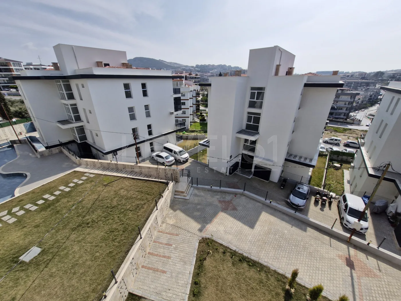 Kuşadası Yeni İkiçeşmelik Satılık Kapalı Mutfak 3+1 Daire