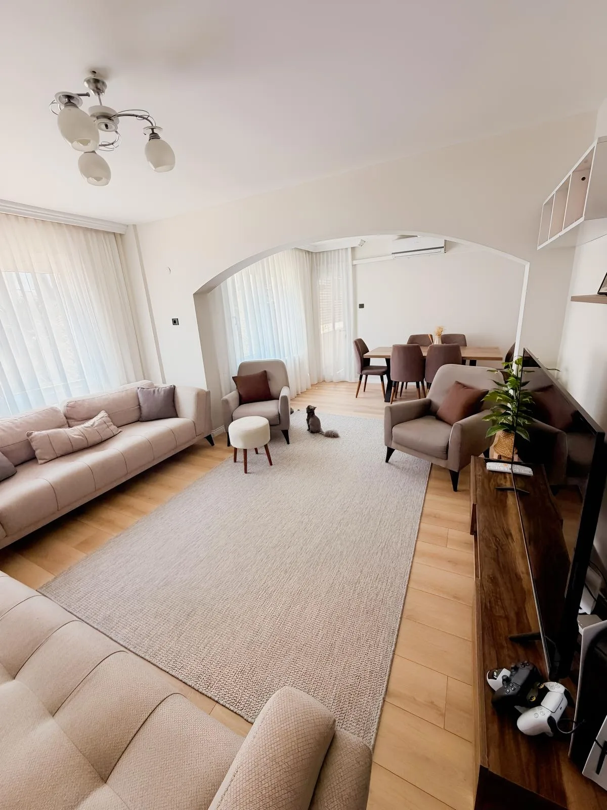 KUŞADASI KADINLAR DENİZİ DOĞALGAZLI FULL EŞYALI 9 AYLIK KİRALIK