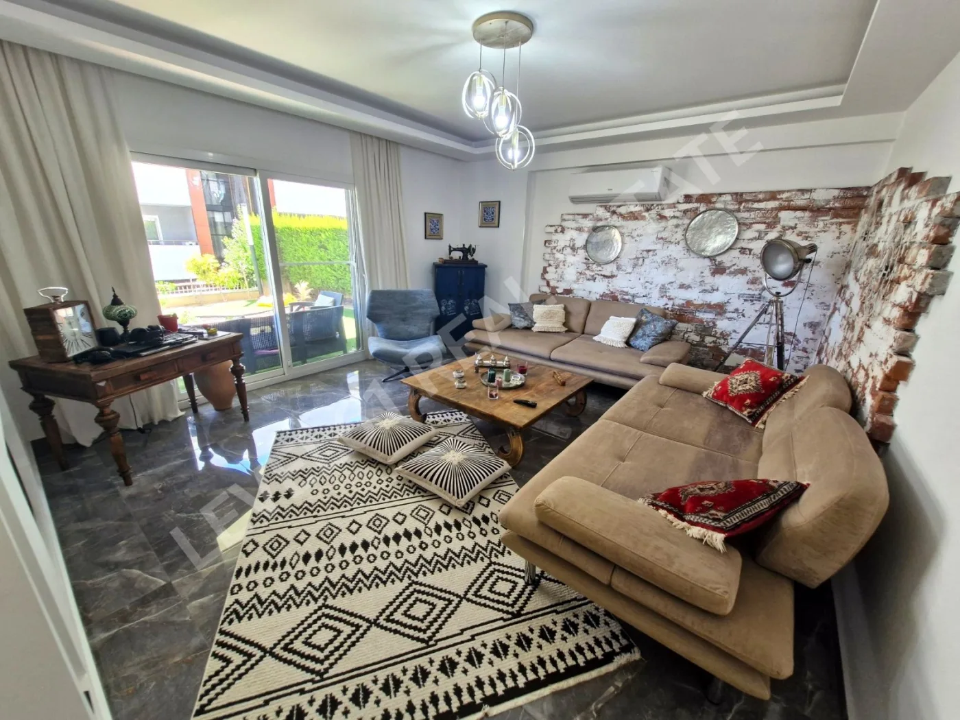 Level61'den Yetkili Kuşadasında Lüks Eşyalı Satılık 3+1 Daire