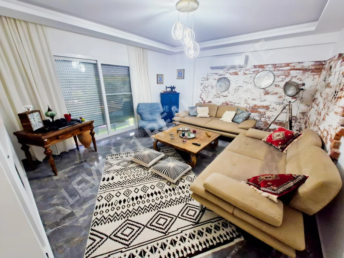 Level61'den Yetkili Kuşadasında Lüks Eşyalı Satılık 3+1 Daire