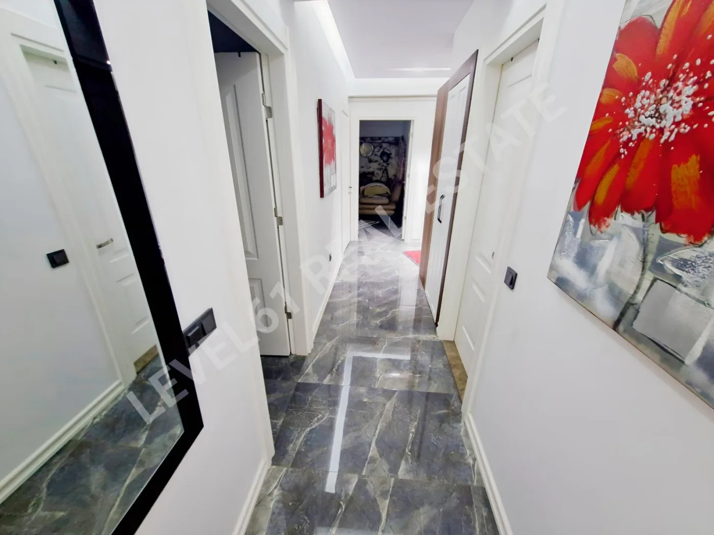 Level61'den Yetkili Kuşadasında Lüks Eşyalı Satılık 3+1 Daire