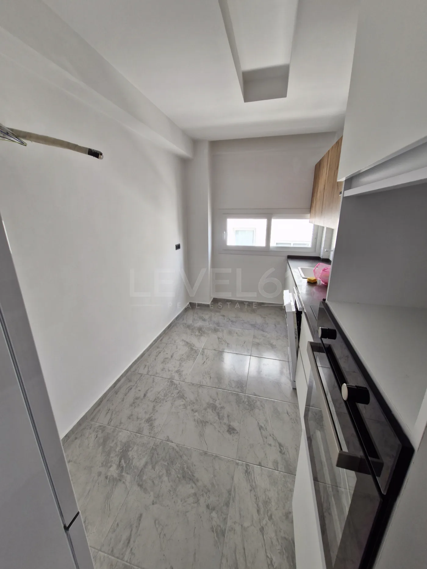 Kuşadası Yeni İkiçeşmelik Satılık Kapalı Mutfak 3+1 Daire