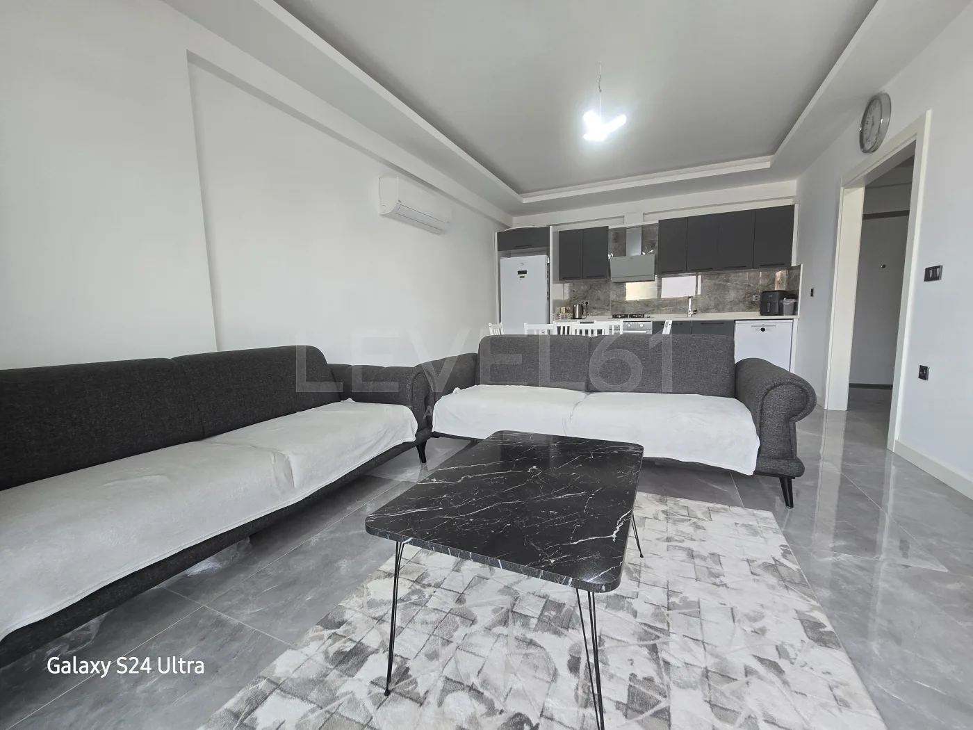 KUŞADASINDA SİTE İÇİ DOGALĞAZLI HAVUZLU SATILIK 2+1 DAİRE