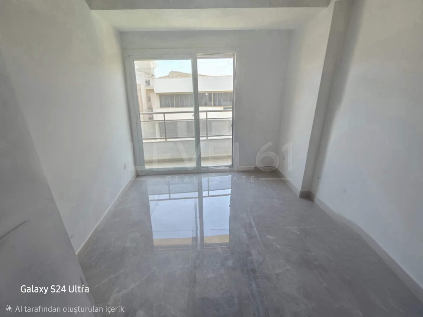 KUŞADASINDA SİTE İÇİ DOGALĞAZLI HAVUZLU SATILIK 2+1 DAİRE