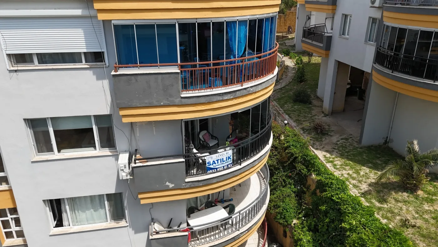 KUŞADASI DEĞİRMENDERE'DE BAKIMLI, DENİZ MANZARALI 3+1 SATILIK