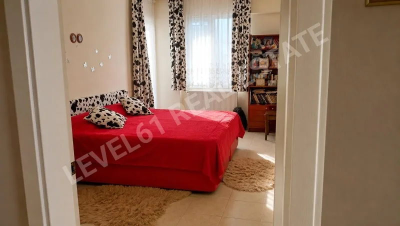 KUŞADASI DEĞİRMENDERE'DE BAKIMLI, DENİZ MANZARALI 3+1 SATILIK