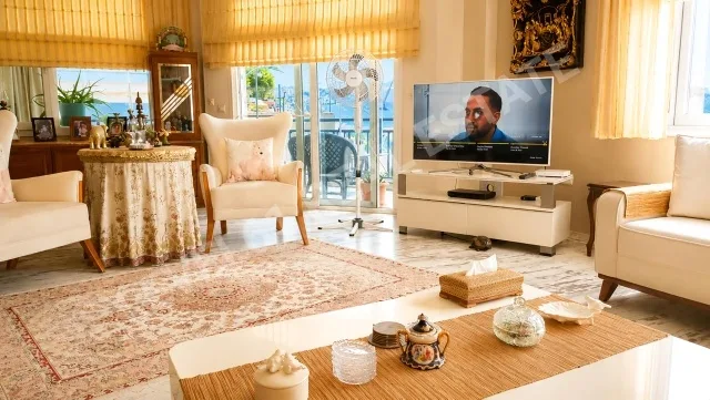 KUŞADASI DEĞİRMENDERE'DE BAKIMLI, DENİZ MANZARALI 3+1 SATILIK