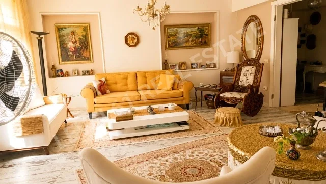 KUŞADASI DEĞİRMENDERE'DE BAKIMLI, DENİZ MANZARALI 3+1 SATILIK