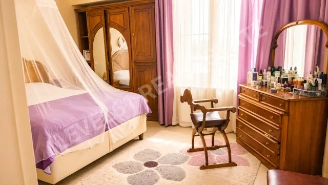 KUŞADASI DEĞİRMENDERE'DE BAKIMLI, DENİZ MANZARALI 3+1 SATILIK