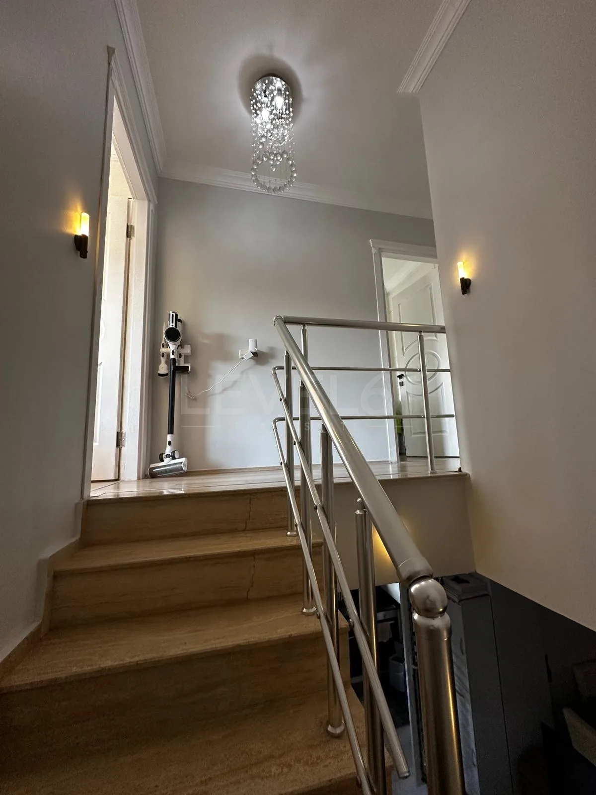 KUŞADASI DAVUTLARDA SATILIK 3+1 HAVUZLU VİLLA