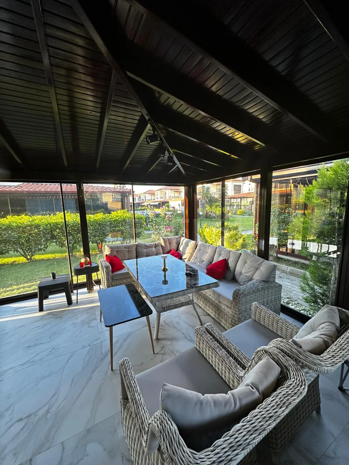 KUŞADASI DAVUTLARDA SATILIK 3+1 HAVUZLU VİLLA
