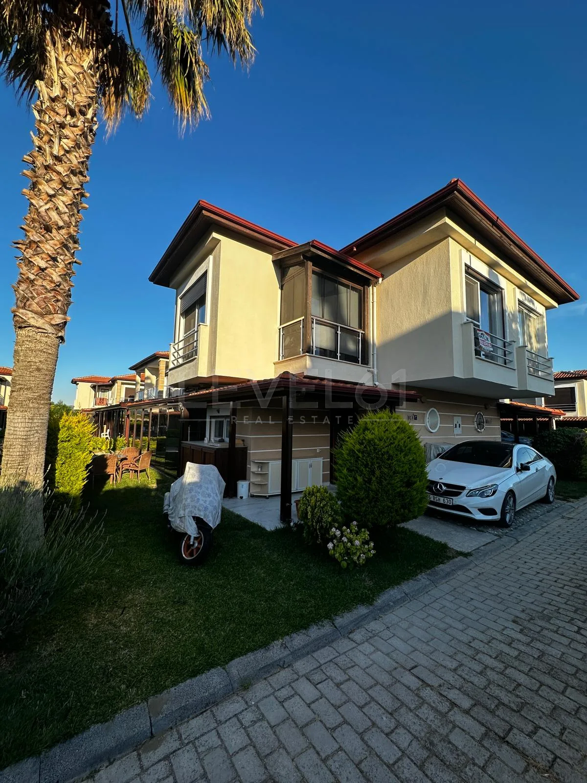 KUŞADASI DAVUTLARDA SATILIK 3+1 HAVUZLU VİLLA
