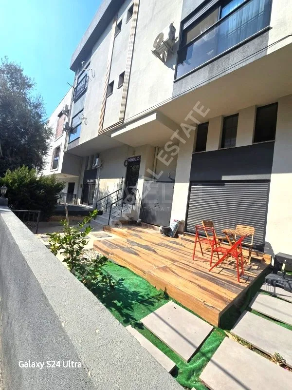 Kuşadası Marinaya Sadece 30 Adım Satılık Geniş 1+ 1 Daire