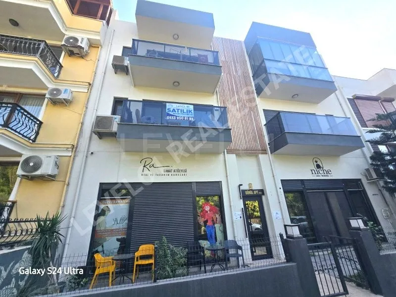 Kuşadası Marinaya Sadece 30 Adım Satılık Geniş 1+ 1 Daire