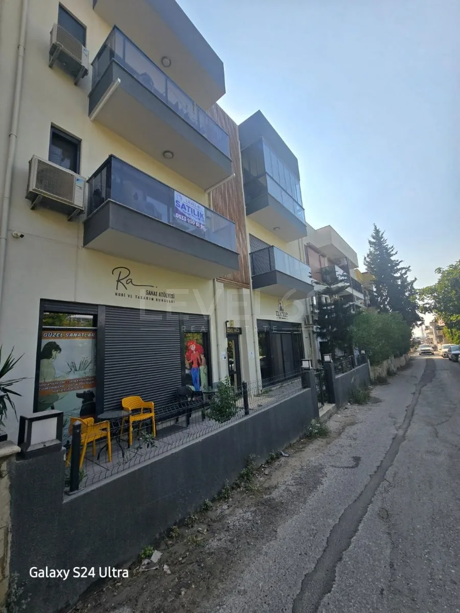 Kuşadası Marinaya Sadece 30 Adım Satılık Geniş 1+ 1 Daire