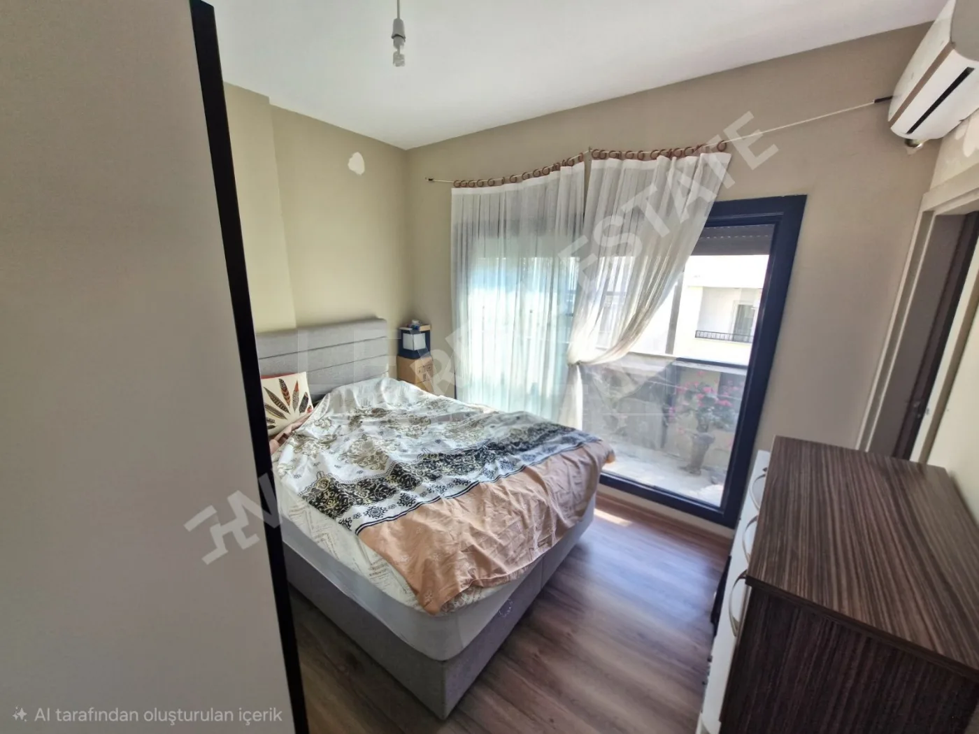 Kuşadası Marinaya Sadece 30 Adım Satılık Geniş 1+ 1 Daire