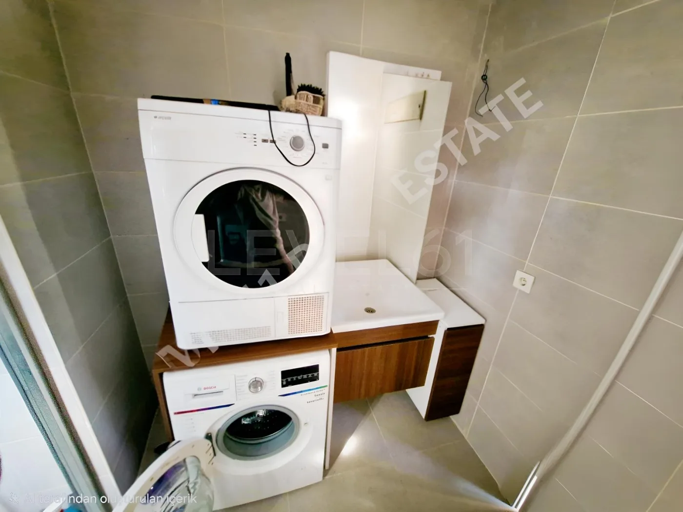 Kuşadası Marinaya Sadece 30 Adım Satılık Geniş 1+ 1 Daire