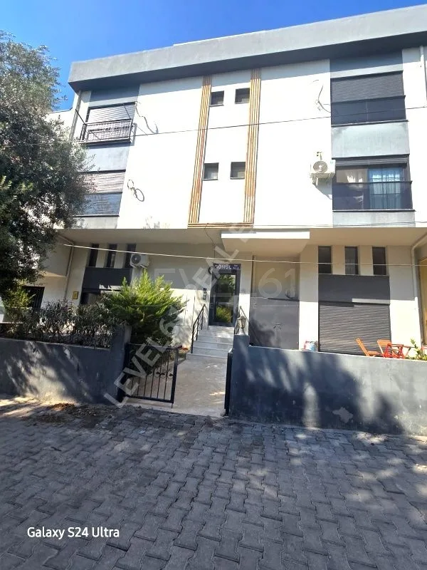 Kuşadası Marinaya Sadece 30 Adım Satılık Geniş 1+ 1 Daire