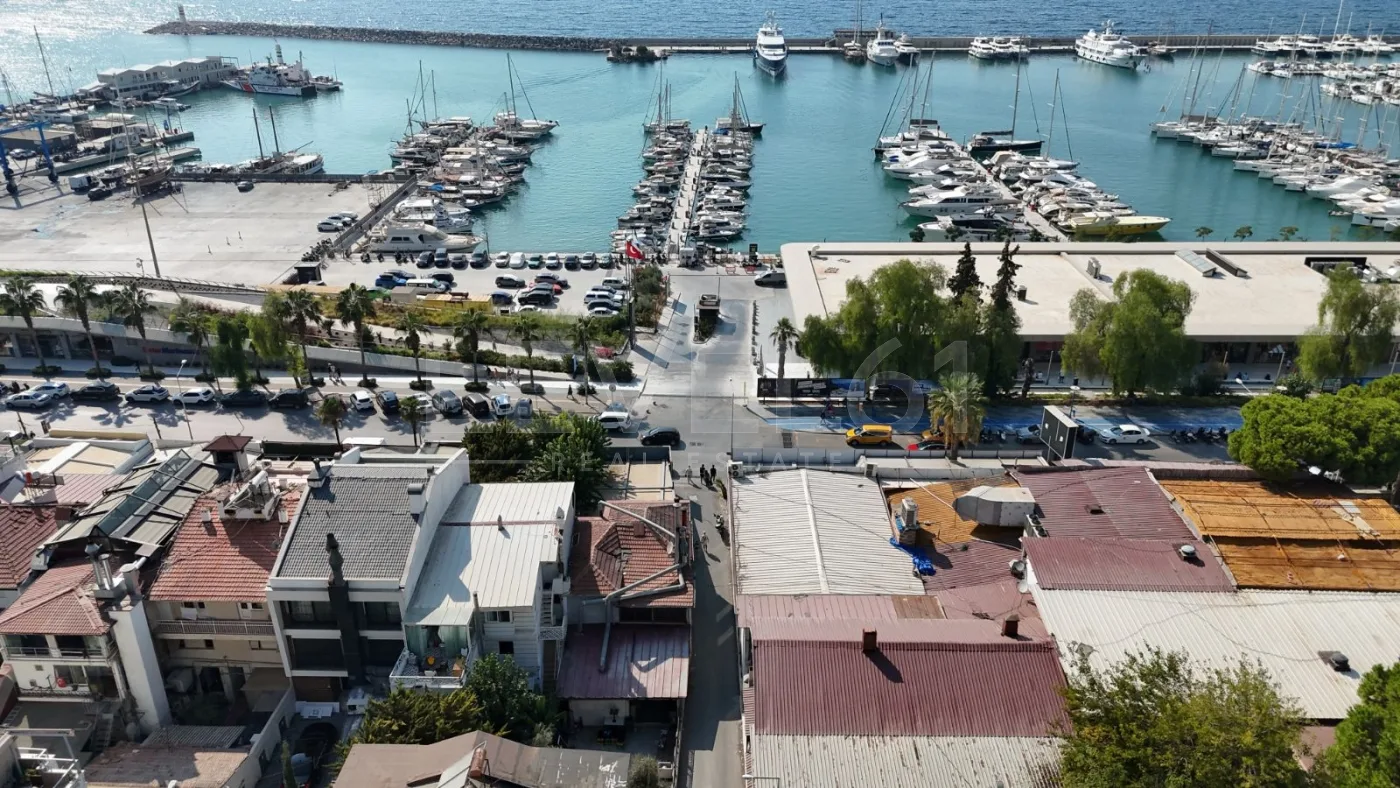 Kuşadası Marinaya Sadece 30 Adım Satılık Geniş 1+ 1 Daire