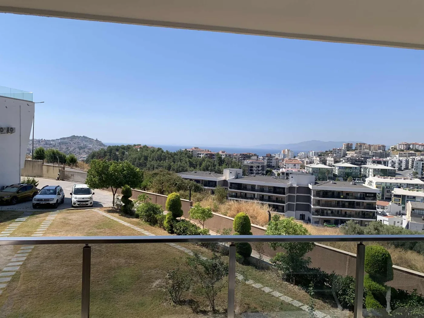 KUŞADASI'nda DENİZ MANZARALI 2+1 SATILIK DAİRE
