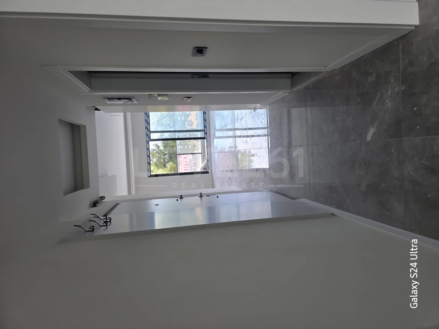KUŞADASI KADINLAR DENİZİNDE DENİZ MANZARALI DOGALĞAZLI SATILIK2+1 DAİRE
