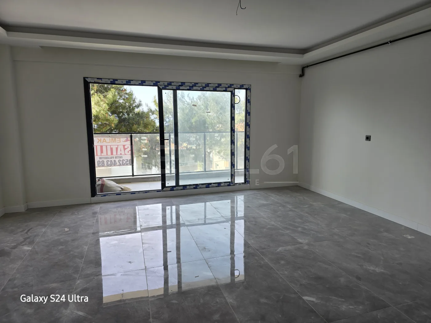KUŞADASI KADINLAR DENİZİNDE DENİZ MANZARALI DOGALĞAZLI SATILIK2+1 DAİRE