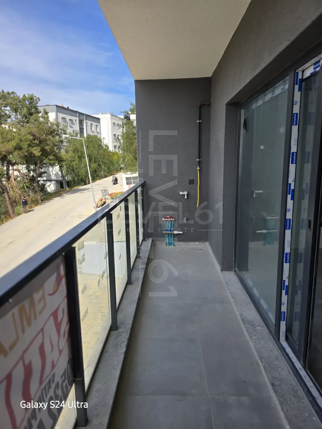 KUŞADASI KADINLAR DENİZİNDE DENİZ MANZARALI DOGALĞAZLI SATILIK2+1 DAİRE