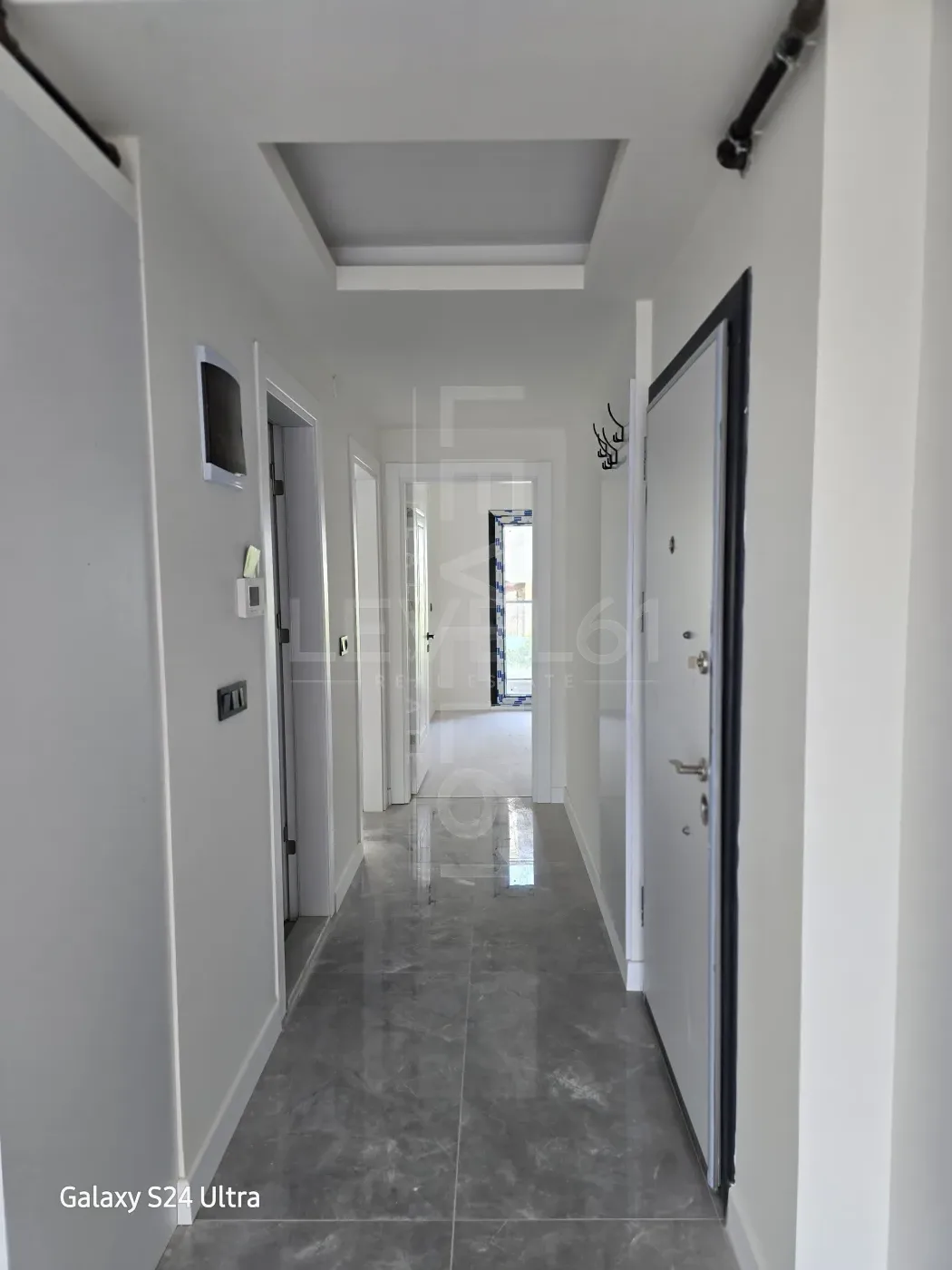 KUŞADASI KADINLAR DENİZİNDE DENİZ MANZARALI DOGALĞAZLI SATILIK2+1 DAİRE