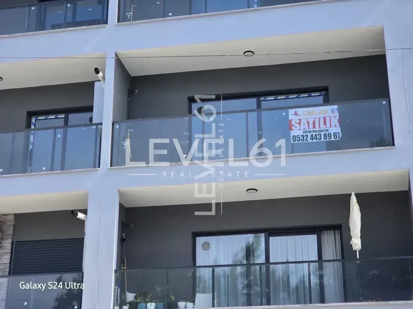 KUŞADASI KADINLAR DENİZİNDE DENİZ MANZARALI DOGALĞAZLI SATILIK2+1 DAİRE