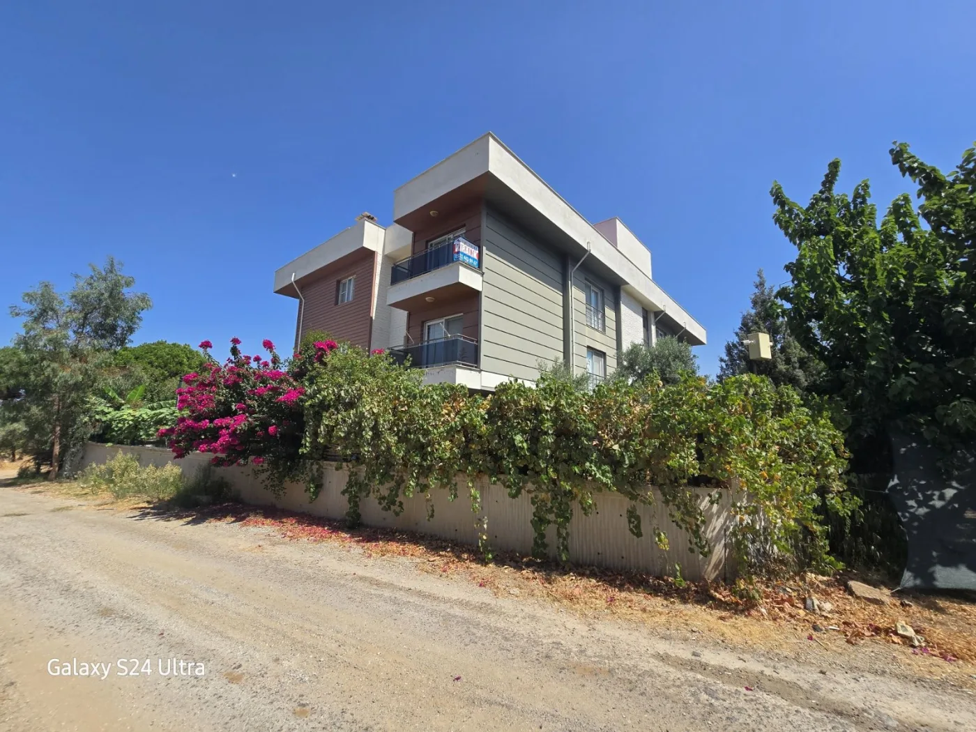 KUŞADASI DAVUTLARDA HAVUZLU KİRALIK 1+1DAİRE
