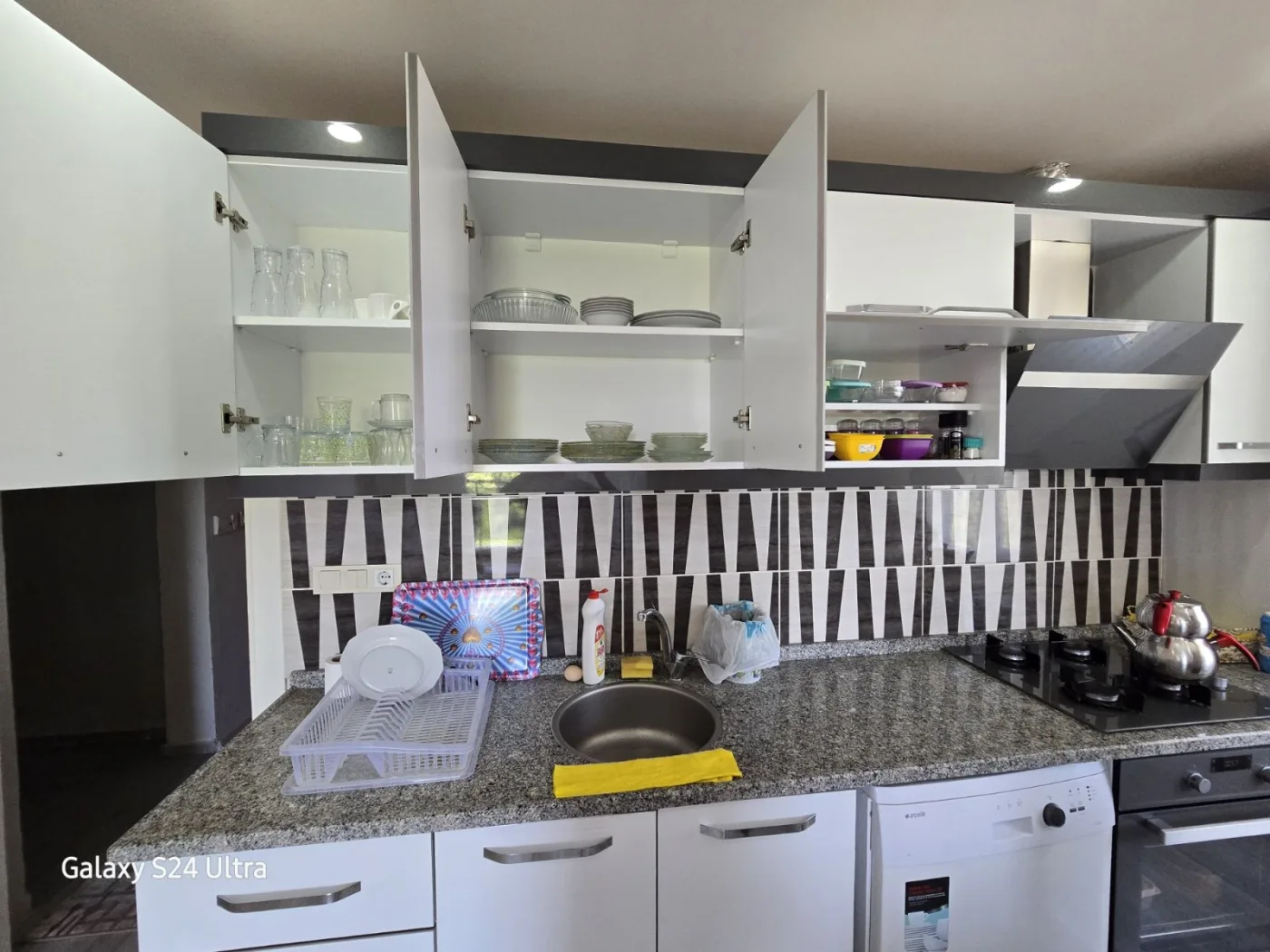 KUŞADASI DAVUTLARDA HAVUZLU KİRALIK 1+1DAİRE