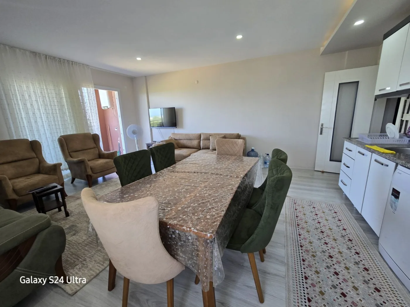 KUŞADASI DAVUTLARDA HAVUZLU KİRALIK 1+1DAİRE