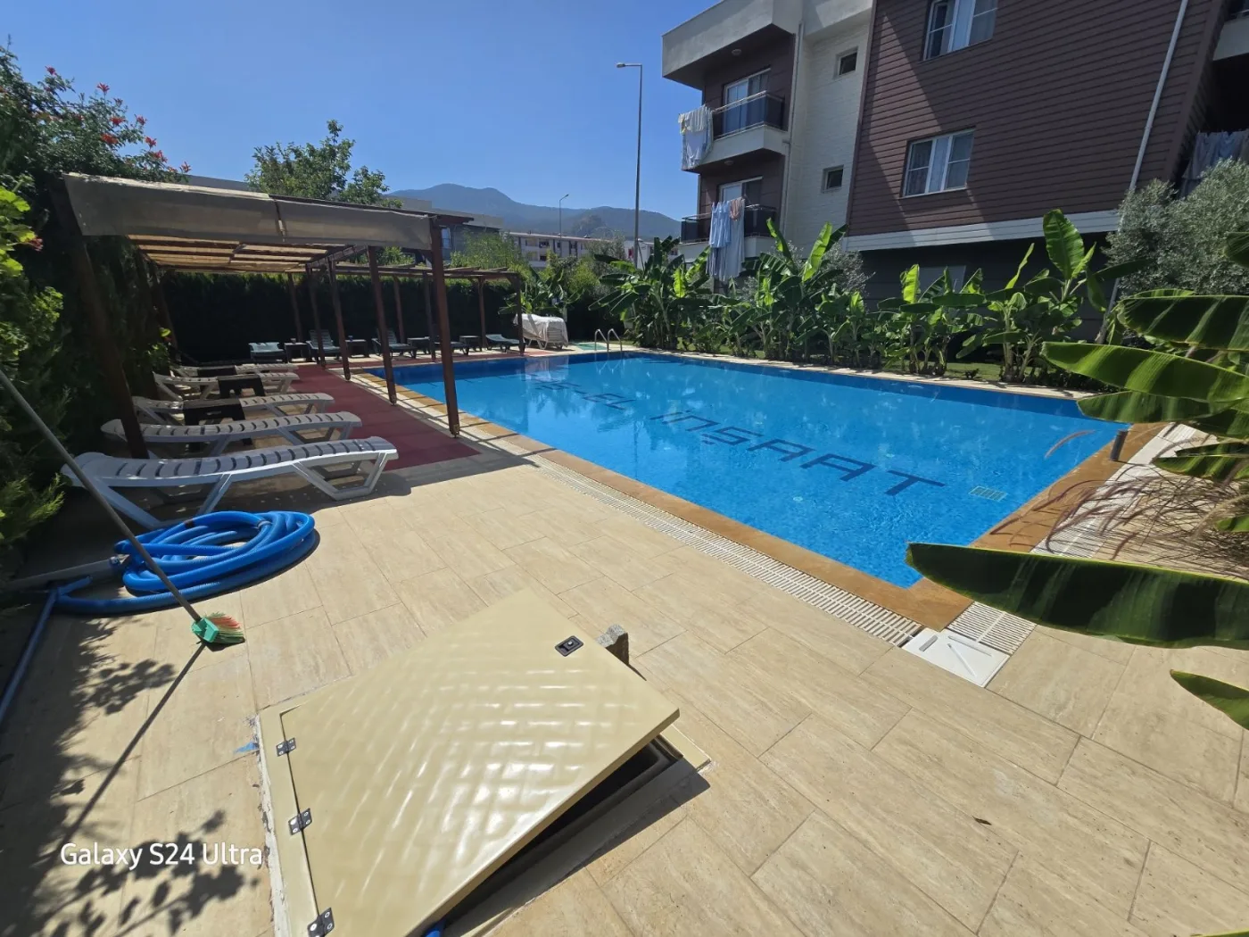 KUŞADASI DAVUTLARDA HAVUZLU KİRALIK 1+1DAİRE