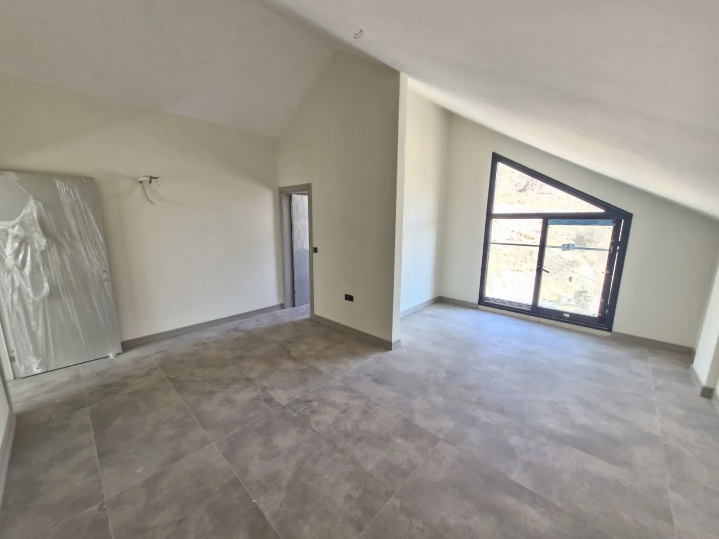 Kuşadası Merkeze Yakın Deniz Manzaralı Lüks 2+ 1 Loft Daire